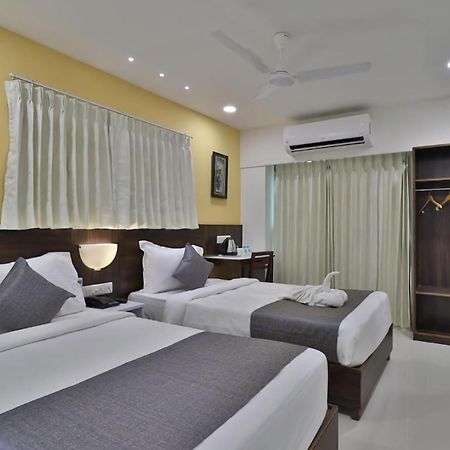 Leo Hotel Ahmedabad Exteriör bild