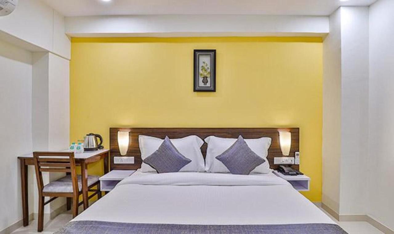 Leo Hotel Ahmedabad Exteriör bild