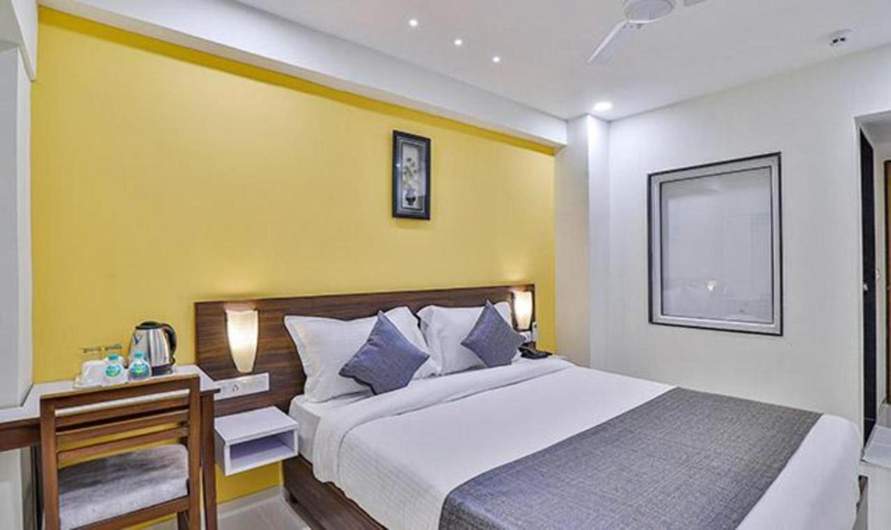 Leo Hotel Ahmedabad Exteriör bild
