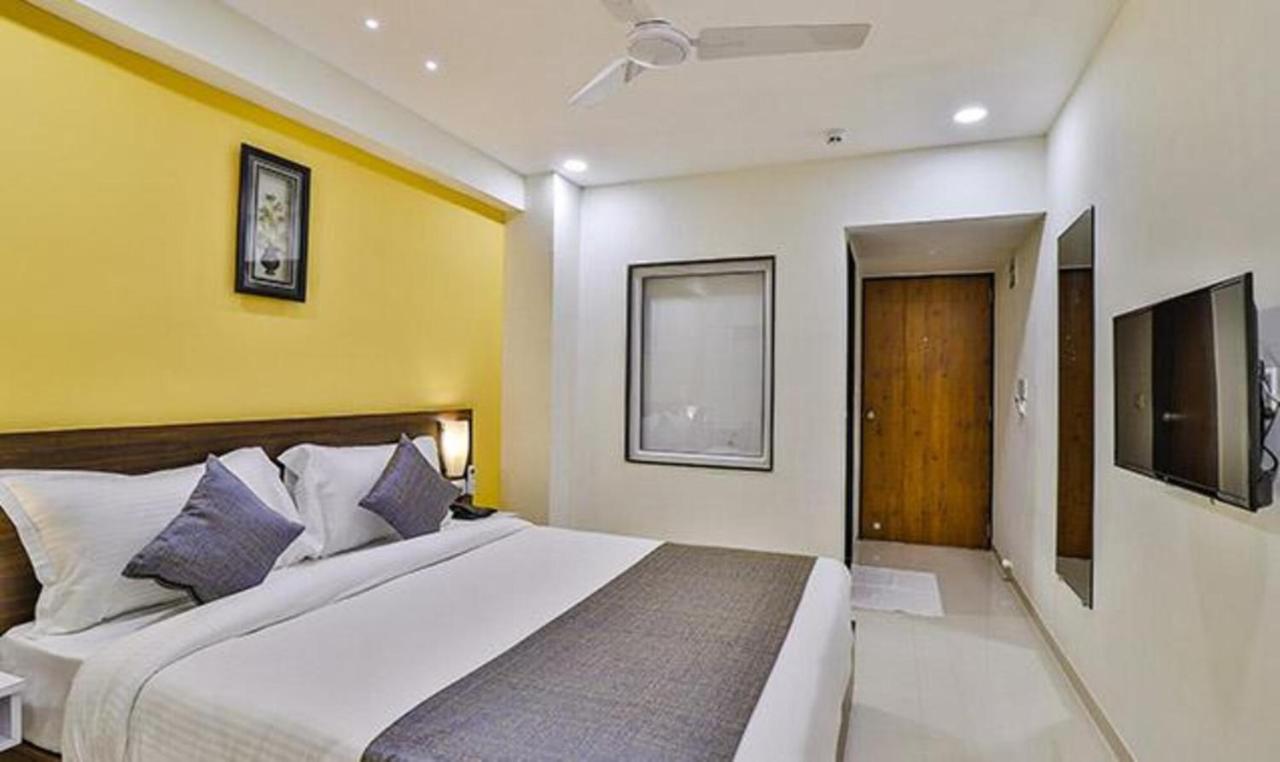 Leo Hotel Ahmedabad Exteriör bild
