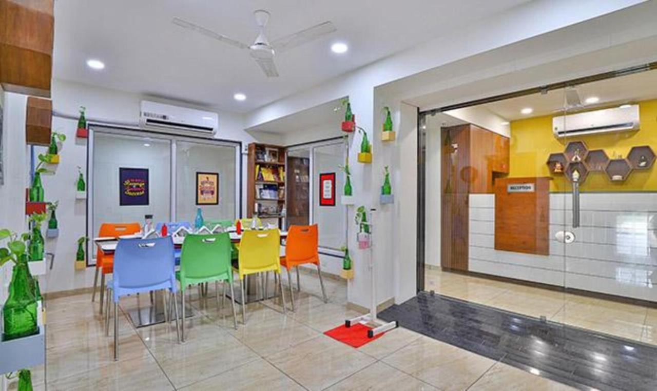 Leo Hotel Ahmedabad Exteriör bild