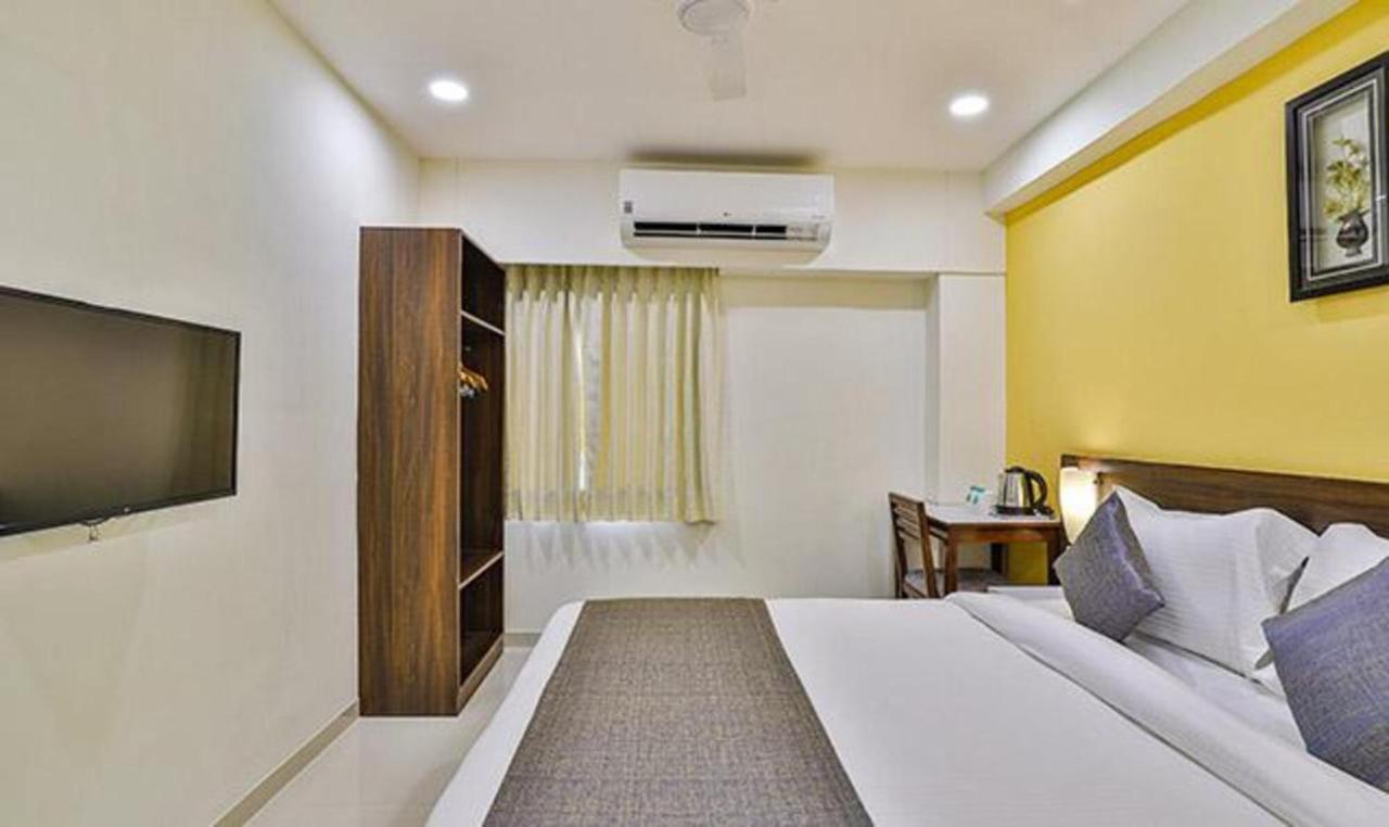 Leo Hotel Ahmedabad Exteriör bild