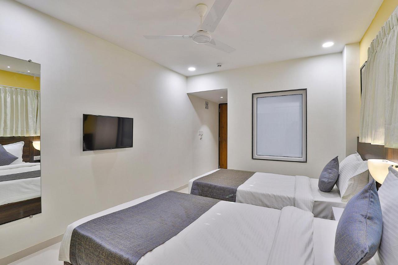 Leo Hotel Ahmedabad Exteriör bild