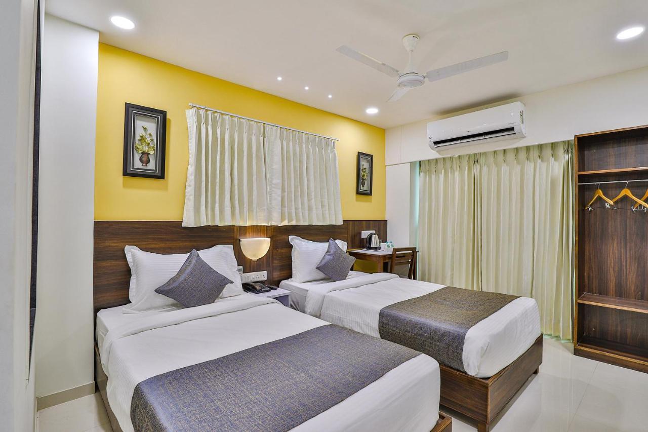 Leo Hotel Ahmedabad Exteriör bild