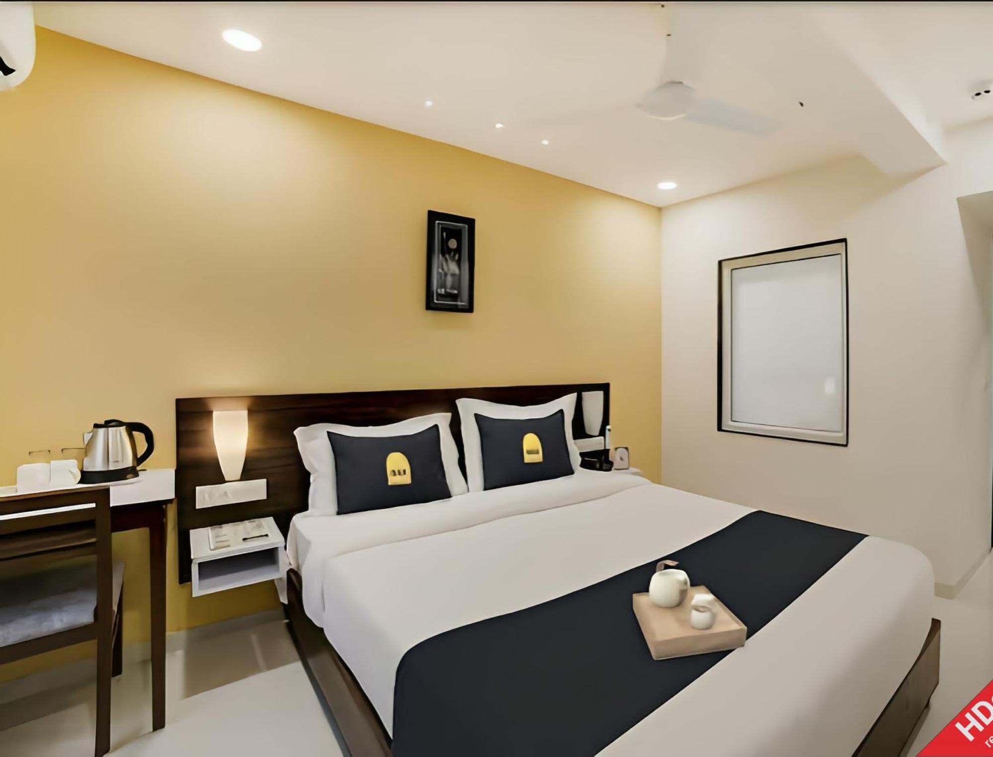 Leo Hotel Ahmedabad Exteriör bild