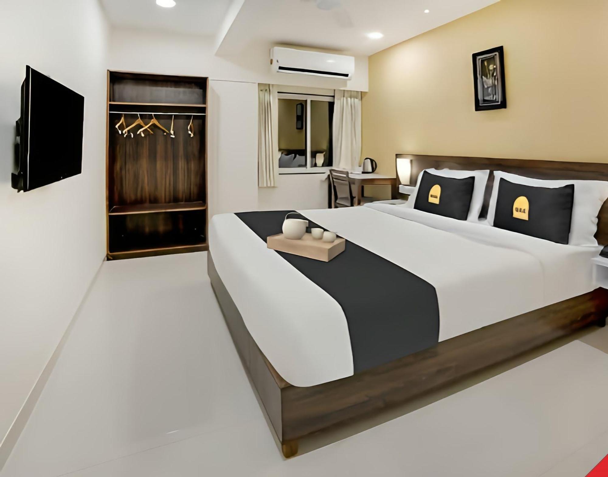 Leo Hotel Ahmedabad Exteriör bild