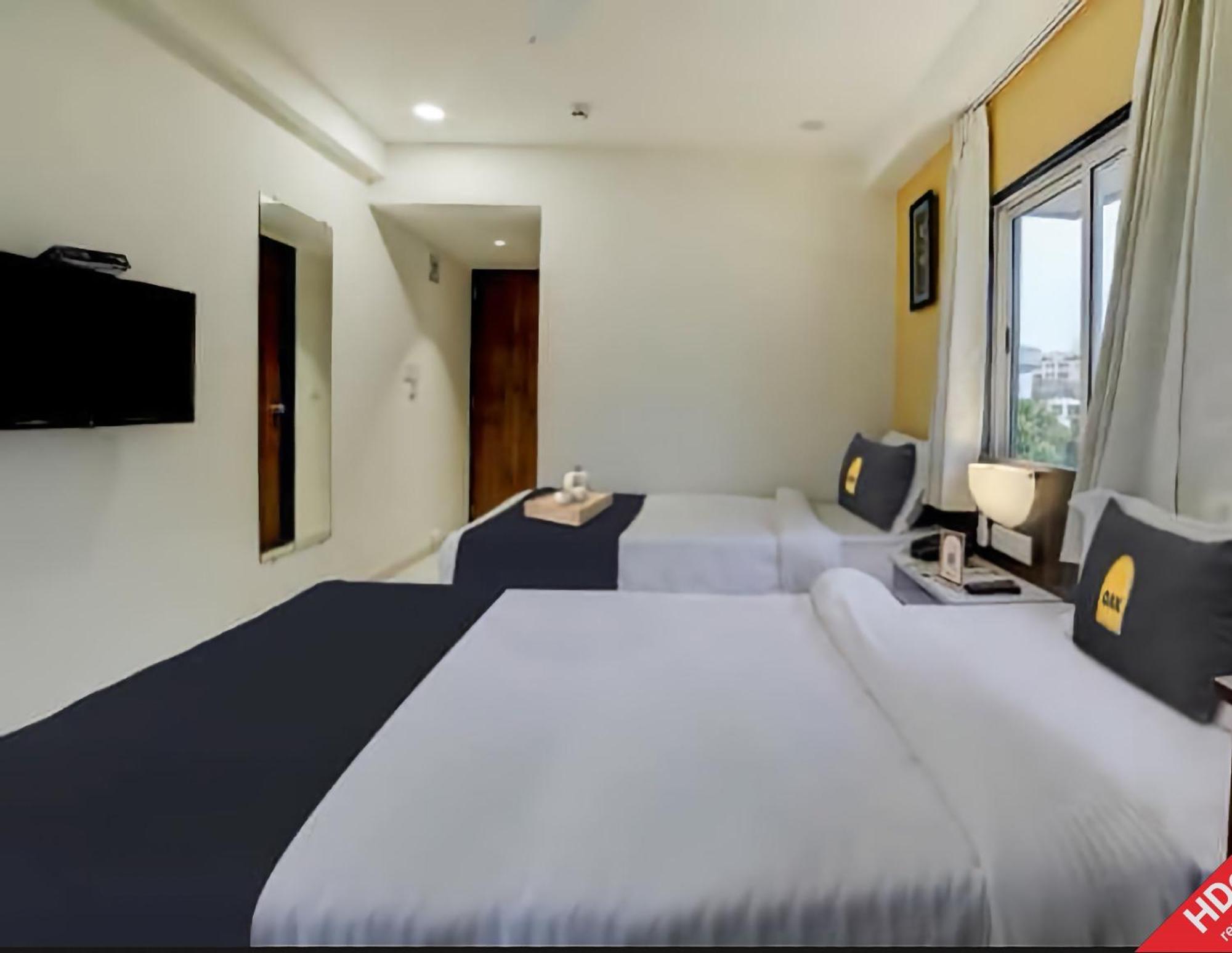 Leo Hotel Ahmedabad Exteriör bild